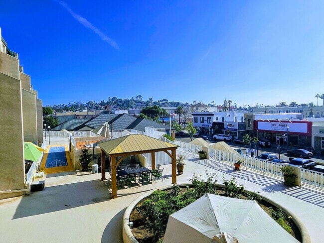 Building Photo - Spacious 2 Bed/2 Bath Condo in the Heart o...
