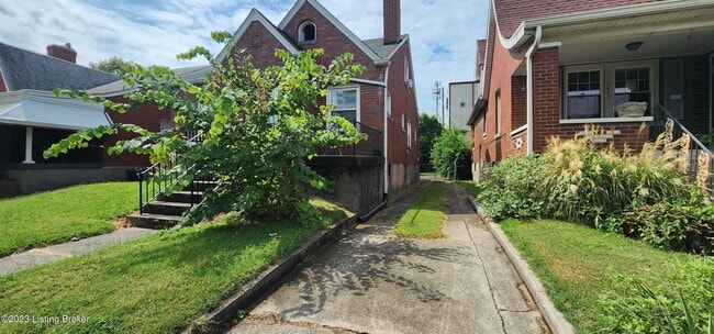 Building Photo - 2424 Emil Ave