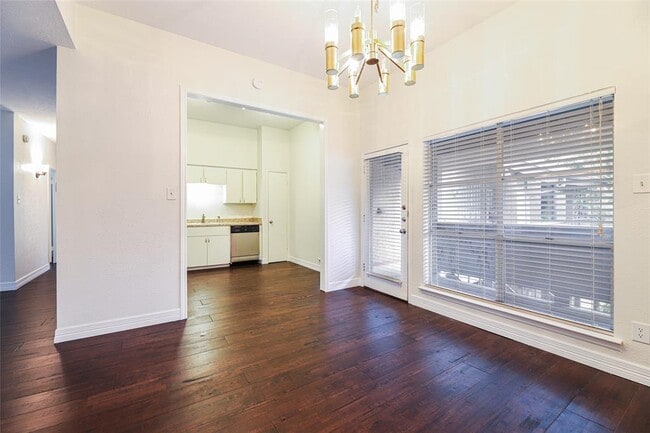 Building Photo - 10432 High Hollows Dr