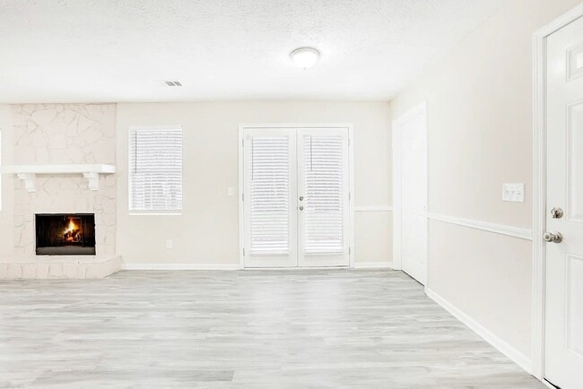 Building Photo - 51 Hidden Ridge Dr