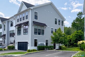 Building Photo - 25 Brentwood Cir
