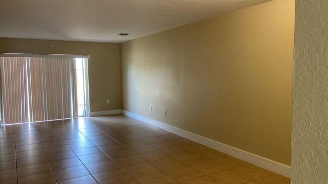 Foto del edificio - 12815 SW 30th St
