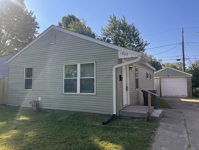 Photo - 1869 Bauer Rd (Indianapolis, IN) House