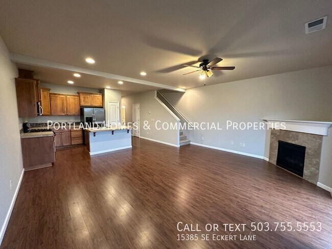 Foto del edificio - Sunny and Bright Damascus Townhome with Be...