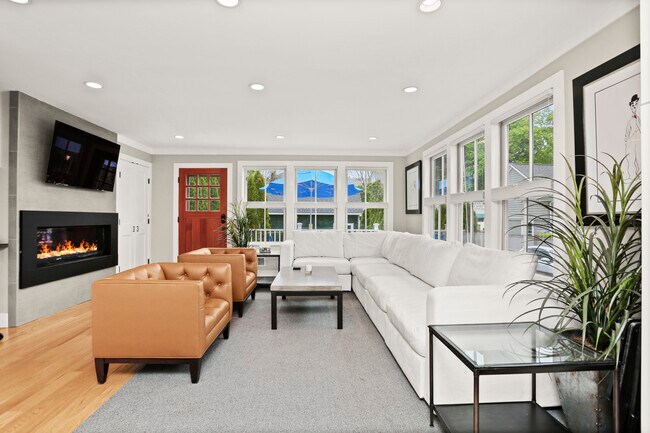 Building Photo - 43 Sherwood Pl