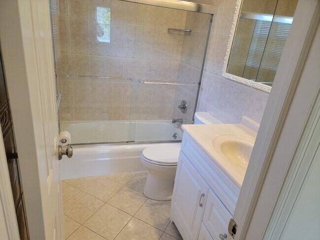 Building Photo - Spacious Pelham Studio near rain & town $1700