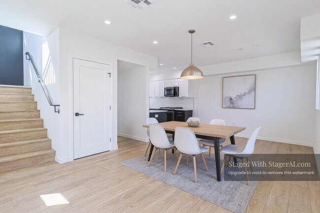 Foto del edificio - 1227 N June St
