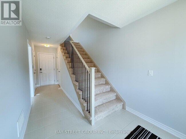 Building Photo - 1030 Dyas Ave