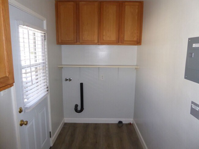 Building Photo - Charming Single-Story 2-Bedroom Home in Burbank!