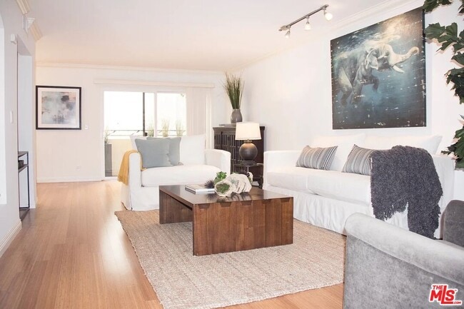 Foto del edificio - 1154 S Barrington Ave