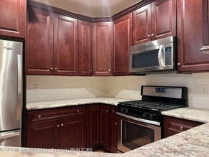 Building Photo - 5 Stock Ct