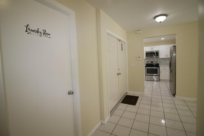Building Photo - 6076 Strawberry Lakes Cir