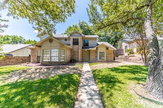 Building Photo - 2710 Francisco Dr