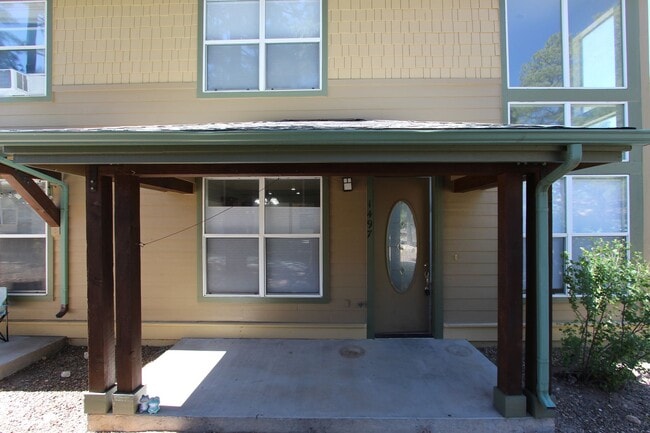 Building Photo - 1497 E Ivy Ln