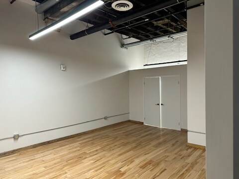 Building Photo - 635 W Lakeside Ave