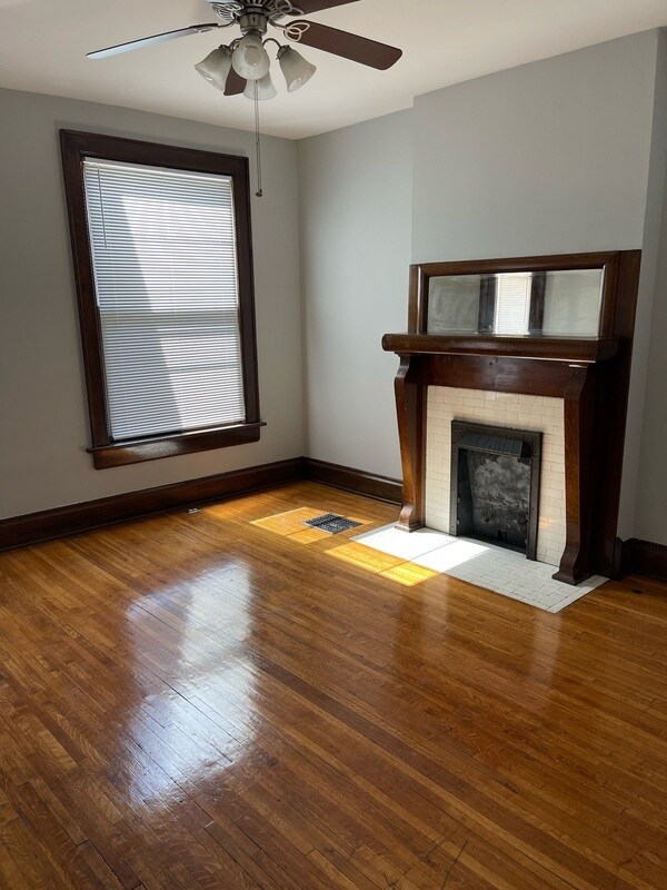 Foto del edificio - 76 W Greenwood Ave