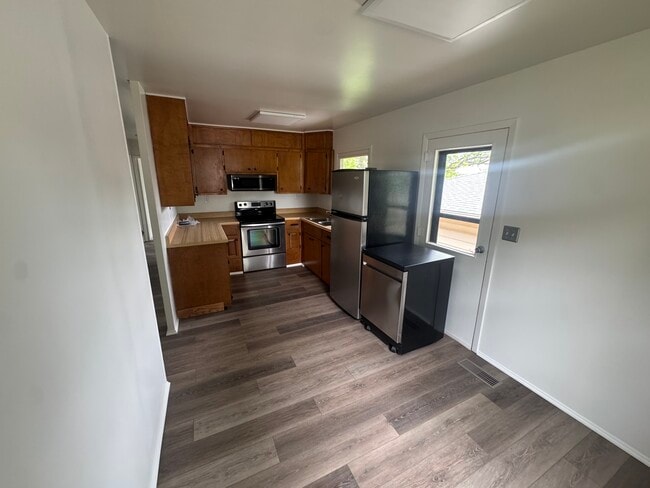 Foto del edificio - 2413 E 18th St