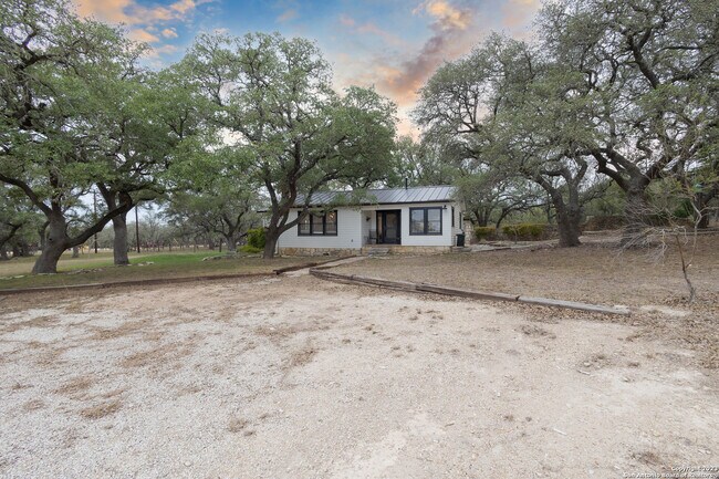 Foto del edificio - 33121 Blanco Rd