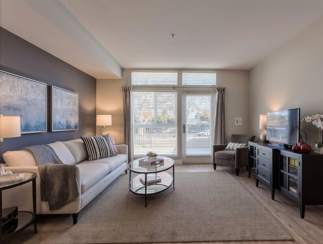 Foto principal - 899 Morrison Park Dr