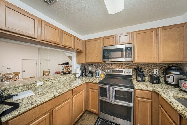 Building Photo - 10944 Keys Gate Dr