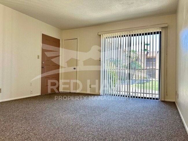Building Photo - 1111 E University Dr
