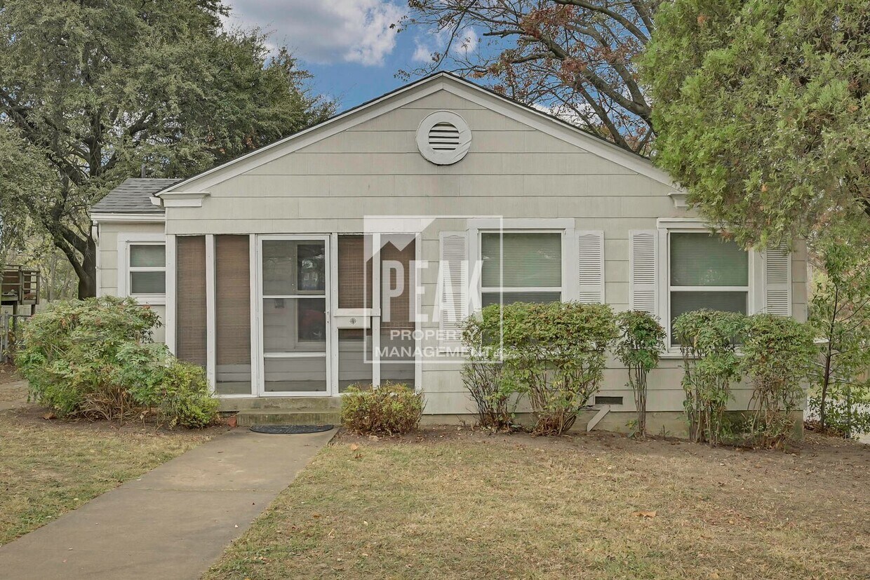 Primary Photo - Charming Home In Desirable Location! 60% o...