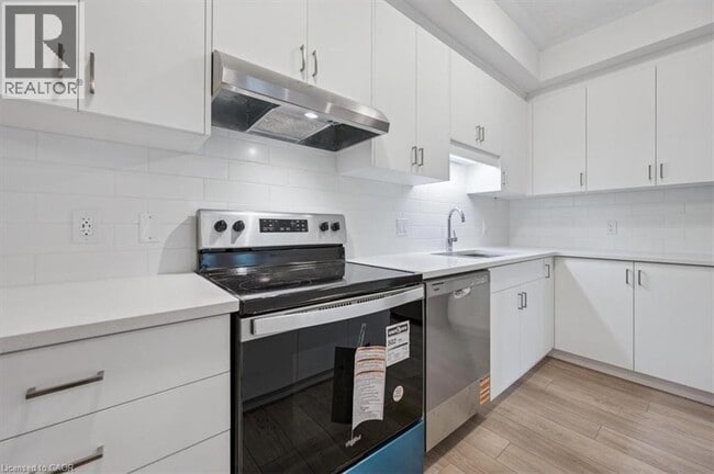 Building Photo - 21 REVERIE Wy