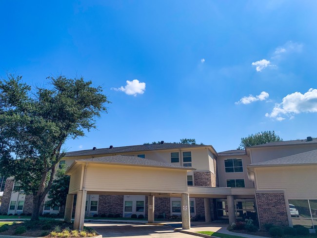 Building Photo - Red Oak Villa Senior Apartments