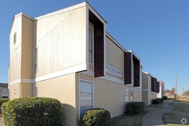 Building - Southern Hills Apartments