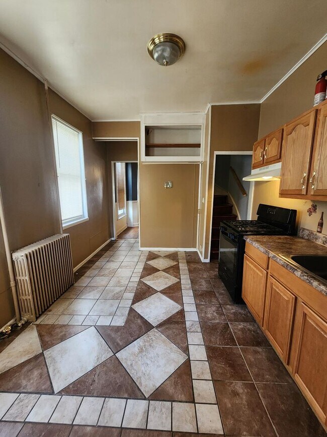 Foto del edificio - 5 Bedroom home available now!