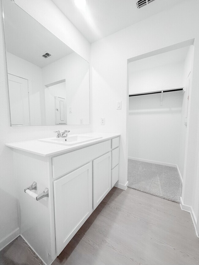 Foto del edificio - 910 Sandhill Crane Ln