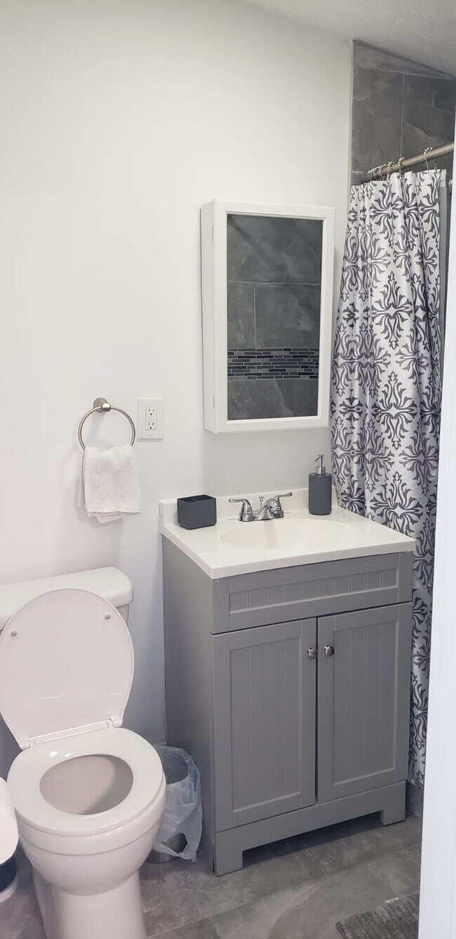 Building Photo - 835 NE 178th Ter