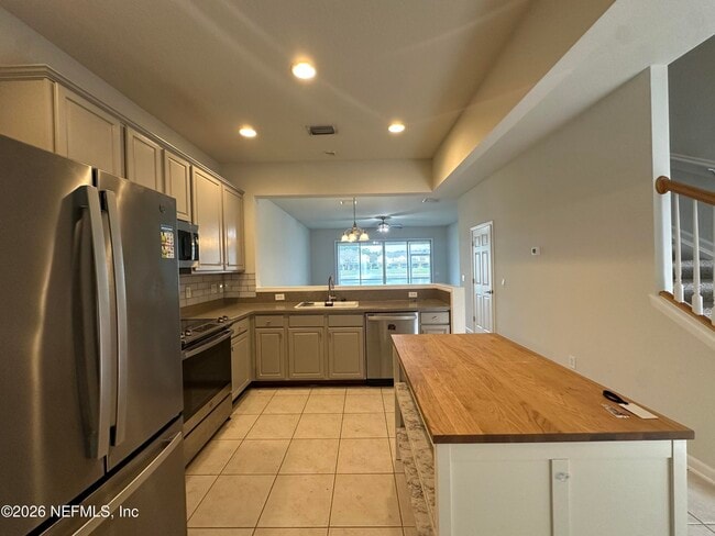 Building Photo - 7034 Roundleaf Dr