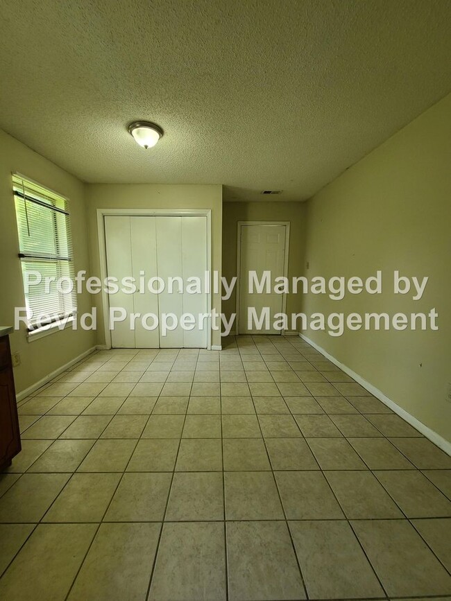 Building Photo - Charming 3 bedroom home