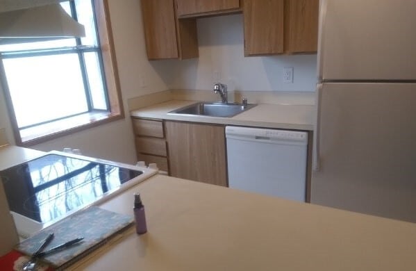 Building Photo - 424 Healy Ave S