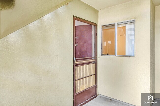 Foto del edificio - 4826 Hollow Corner Rd