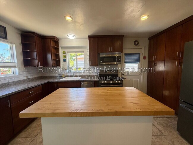Foto del edificio - 238 Douglas Ave