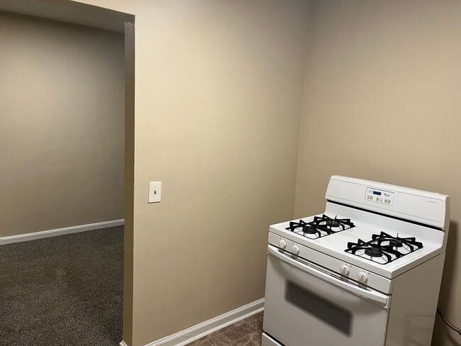 Building Photo - 127 Torch Hill Rd