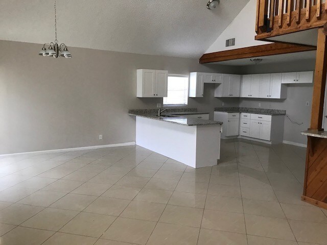 Foto del edificio - 1681 Treehaven Ct