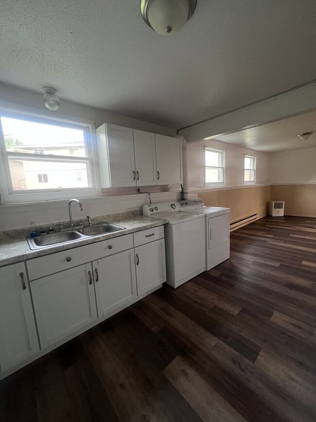 Building Photo - 114 17th Ave E