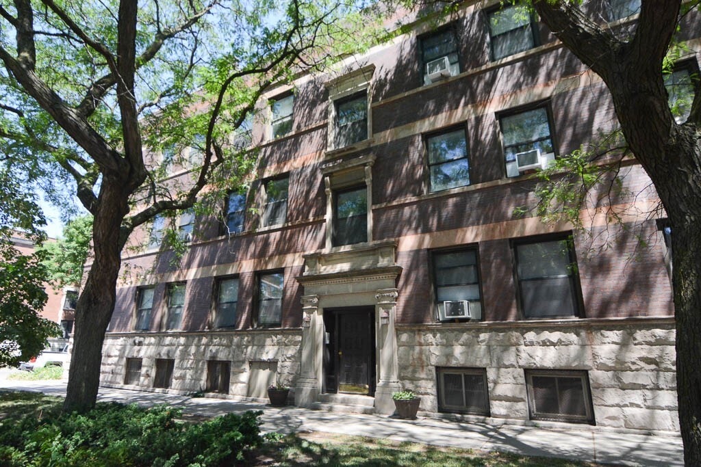 Primary Photo - 1150 W Waveland Ave
