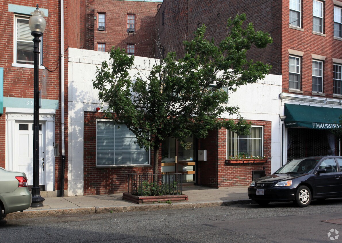 Foto del edificio - 358-366 Hanover St