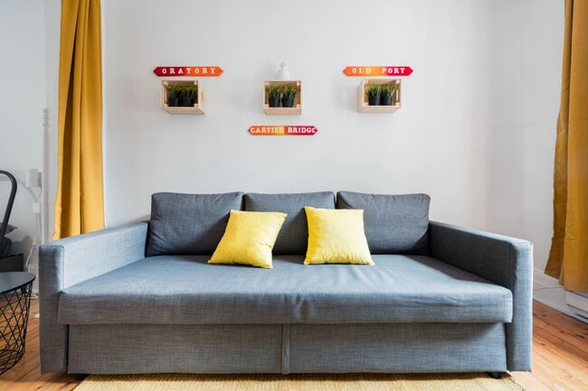 Building Photo - 2390 Rue Frontenac