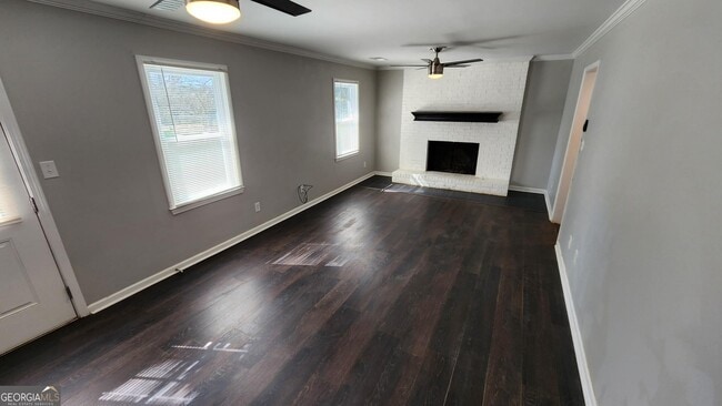 Building Photo - 175 Marilyn Dr E