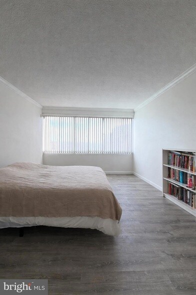 Foto del edificio - 5500 Friendship Blvd