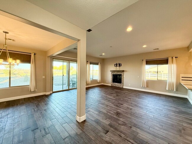 Building Photo - Gorgeous home in Chino Valley