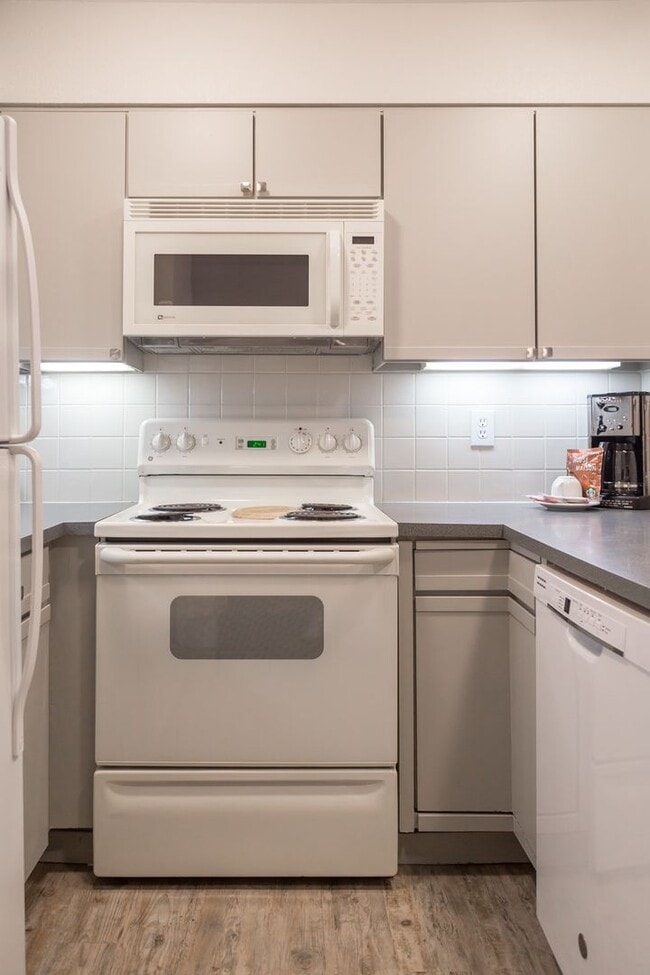 Building Photo - Condo in  Downtown Boulder Furnished One bedroom with Den and large Patio looking out to Flatirons