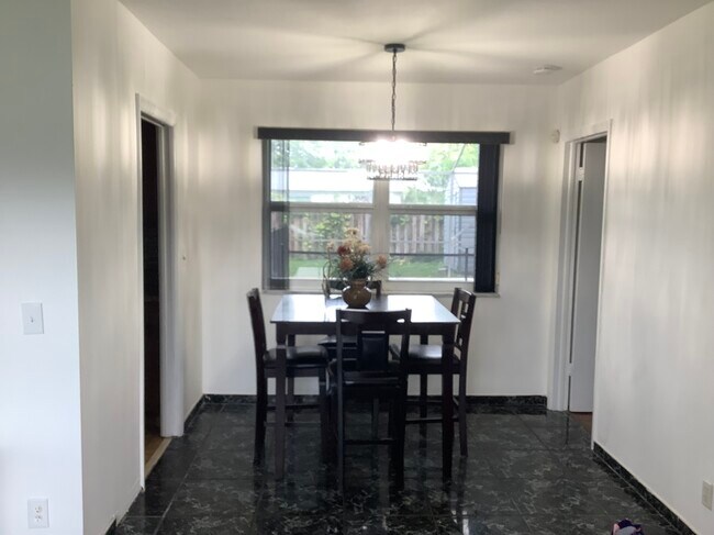 Foto del edificio - 1391 NW 54th Ter