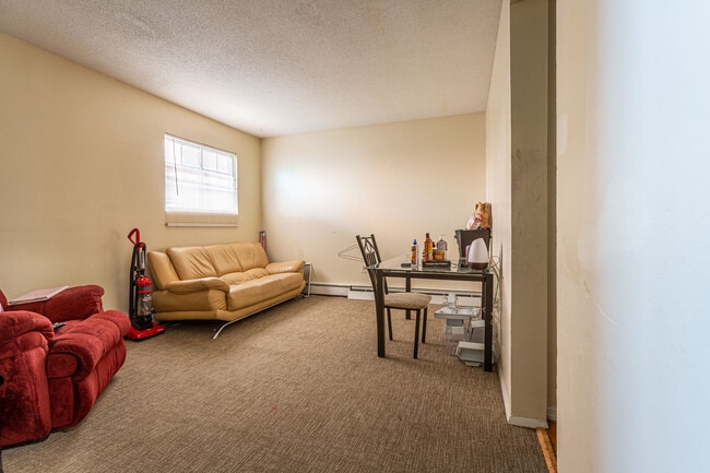 Building Photo - 71 Williams St