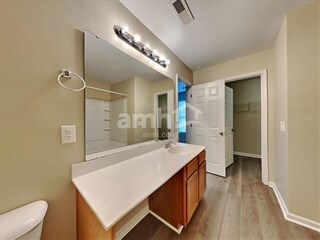 Foto del edificio - 104 Surlington Dr